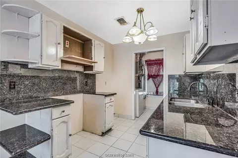 700 Leonard Dr, Bryan, TX 77803 photo 8