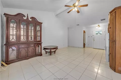 700 Leonard Dr, Bryan, TX 77803 photo 3