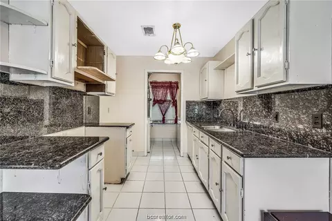 700 Leonard Dr, Bryan, TX 77803 photo 7