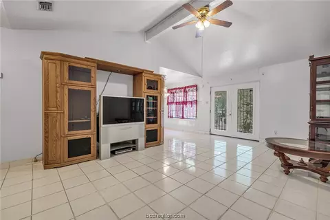 700 Leonard Dr, Bryan, TX 77803 photo 4