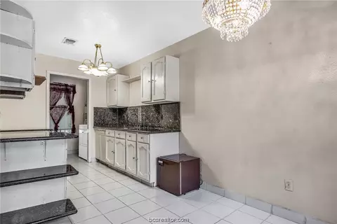 700 Leonard Dr, Bryan, TX 77803 photo 6