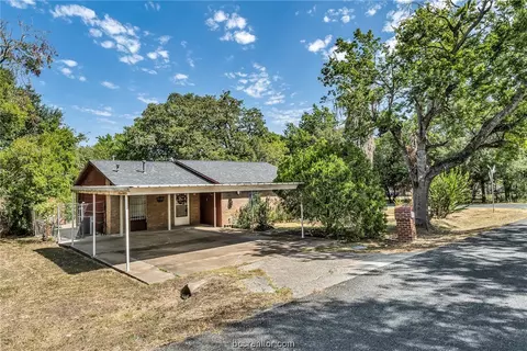 700 Leonard Dr, Bryan, TX 77803