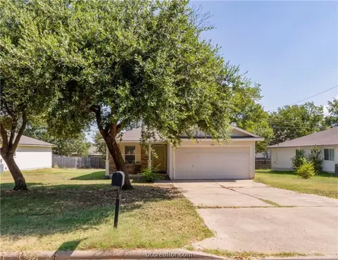 4508 Log Hollow Dr, Bryan, TX 77803