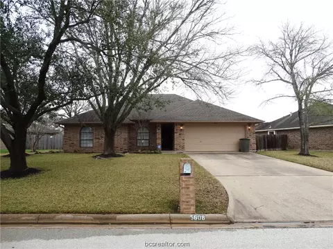 5608 Middlebury Dr, Bryan, TX 77802