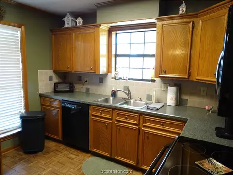 5608 Middlebury Dr, Bryan, TX 77802 photo 12