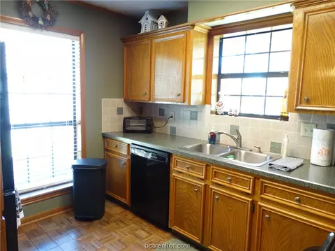 5608 Middlebury Dr, Bryan, TX 77802 photo 15