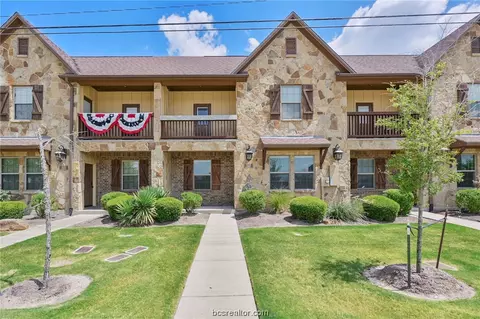 305 Deacon Dr W, College Station, TX 77845