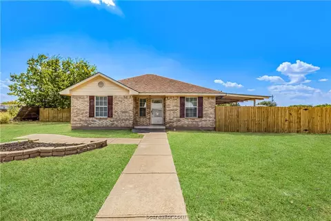 1406 Sycamore St, Hearne, TX 77859