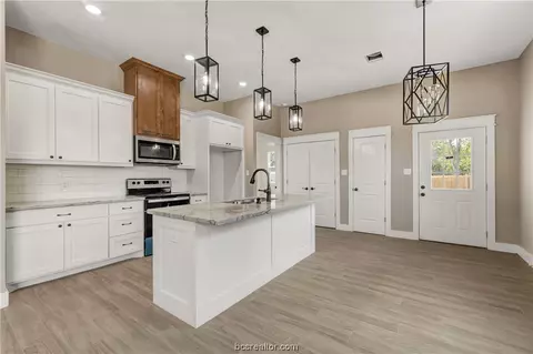 611 Waco St, Bryan, TX 77803 photo 10