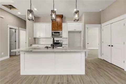 611 Waco St, Bryan, TX 77803 photo 11