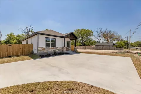 611 Waco St, Bryan, TX 77803 photo 2