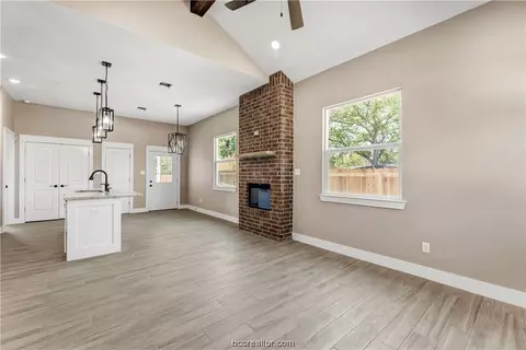 611 Waco St, Bryan, TX 77803 photo 5