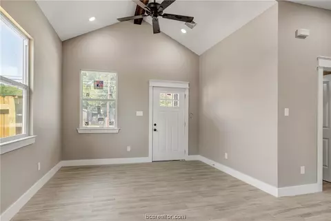 611 Waco St, Bryan, TX 77803 photo 15
