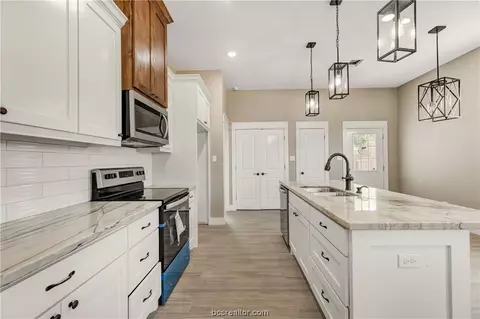 611 Waco St, Bryan, TX 77803 photo 12