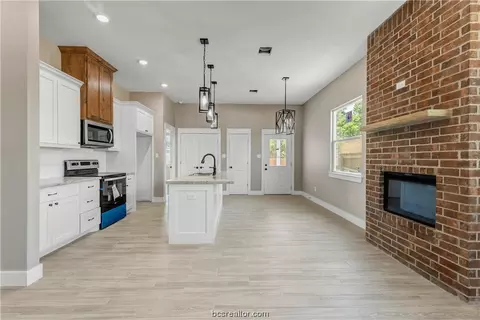611 Waco St, Bryan, TX 77803 photo 7