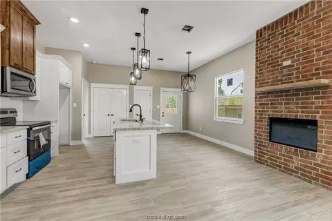 611 Waco St, Bryan, TX 77803 photo 8