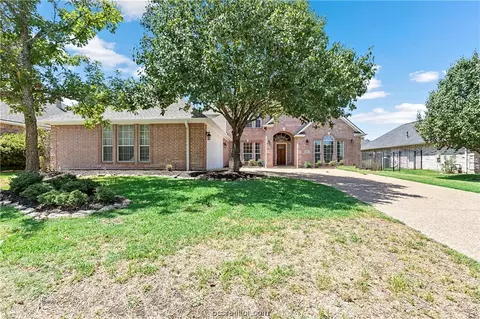 9302 Bloomfield Ln, College Station, TX 77845