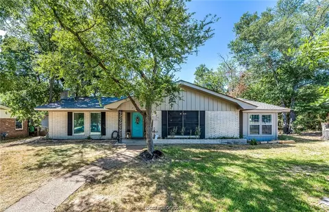 2406 Burton Dr, Bryan, TX 77802