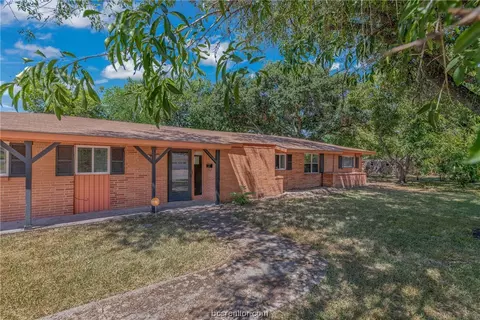 803 Victoria St, Navasota, TX 77868
