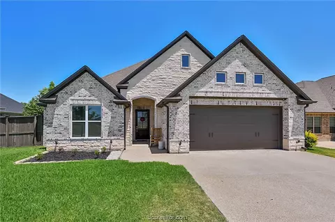 5019 Highline Dr, Bryan, TX 77802