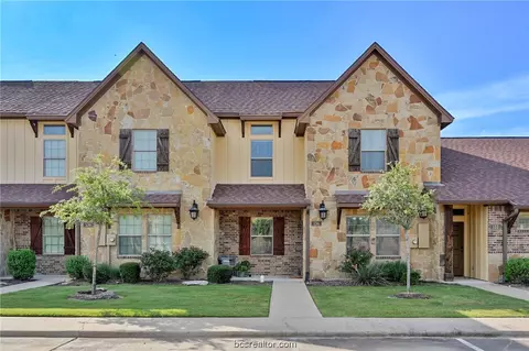 403 Baby Bear Dr, College Station, TX 77845