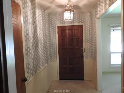 3509 Spring Ln, Bryan, TX 77802 photo 4