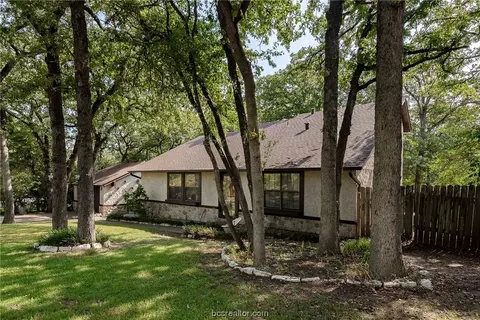 3105 Hummingbird Cir, Bryan, TX 77807