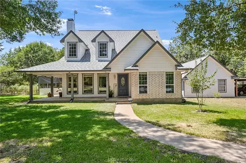 462 Shady Creek Dr, Bryan, TX 77808