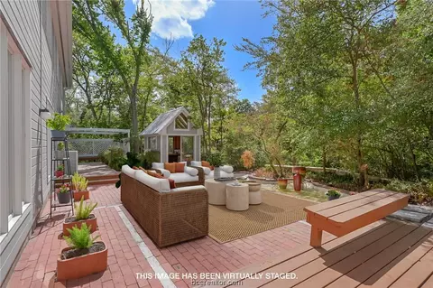 1104 Glade St, College Station, TX 77840
