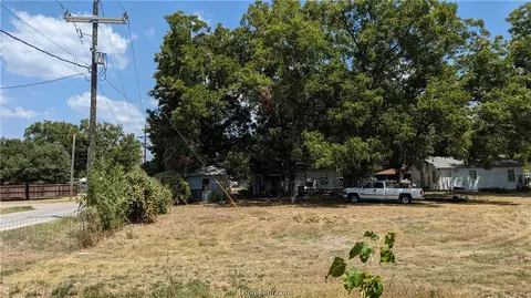 800 Malcolm St, Navasota, TX 77868