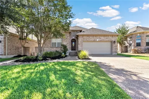 921 Grand Oaks, College Station, TX 77840