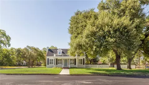 716 Manley St, Navasota, TX 77868