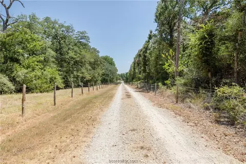 8516 Burch Ln, Bryan, TX 77808 photo 3