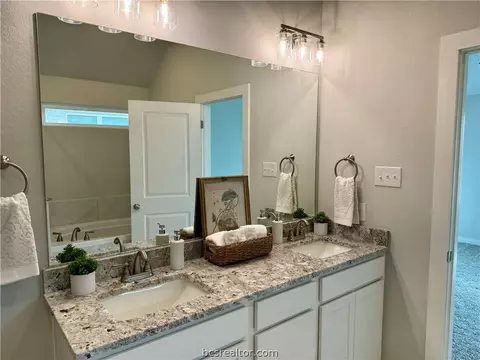 Bath - 3016 Teller Dr, Bryan, TX 77808 photo 3 of 5
