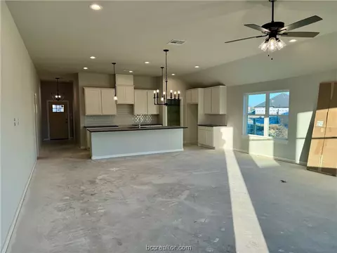 3018 Teller Dr, Bryan, TX 77808 photo 2