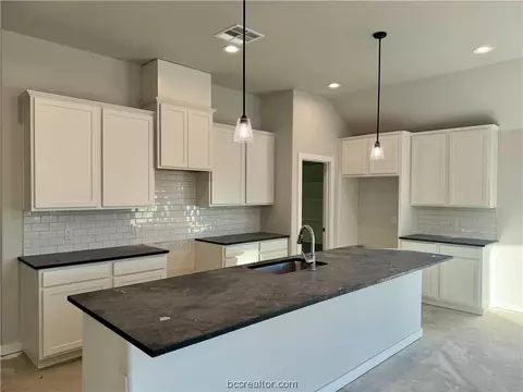 3018 Teller Dr, Bryan, TX 77808 photo 3