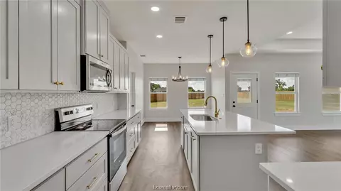 657 3rd St, Somerville, TX 77879 photo 5