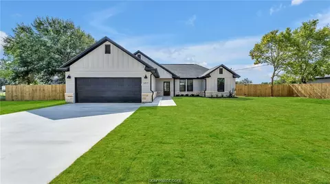 657 3rd St, Somerville, TX 77879 photo 2