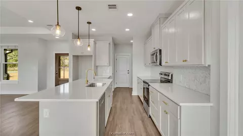 657 3rd St, Somerville, TX 77879 photo 6