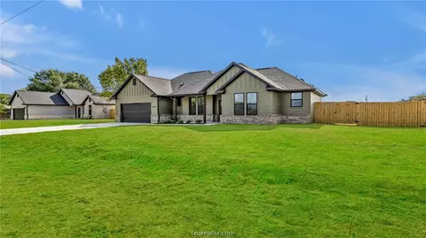 679 3rd St, Somerville, TX 77879 photo 2