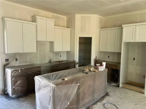 709 3rd St, Somerville, TX 77879 photo 4