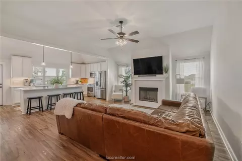 3193 Brady Ct, Bryan, TX 77808 photo 5