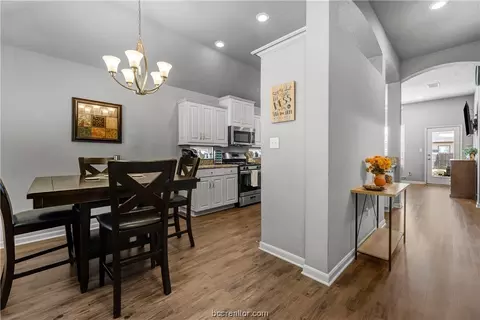 2103 Naples, Bryan, TX 77808 photo 5