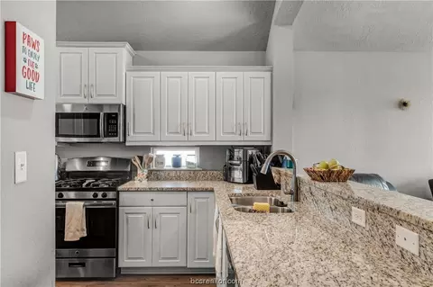 2103 Naples, Bryan, TX 77808 photo 4