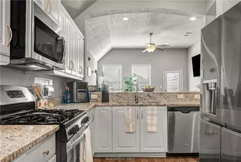 2103 Naples, Bryan, TX 77808 photo 3
