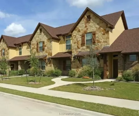 3021 Towers Pkwy, College Station, TX 77845