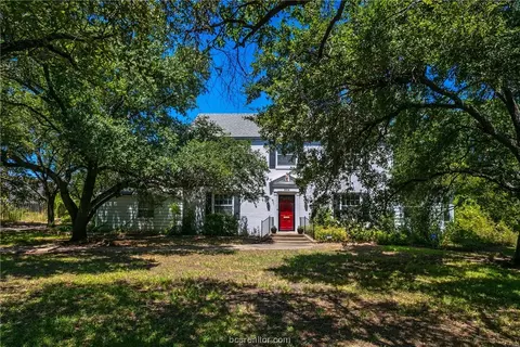 504 Wayside Dr, Bryan, TX 77802