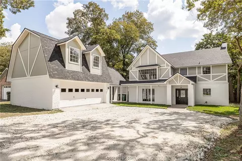 38 Golfview Dr, Hilltop Lakes, TX 77871
