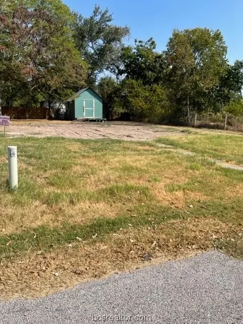 610 W Magnolia St, Madisonville, TX 77864