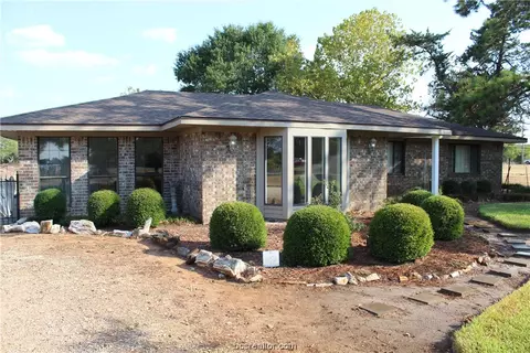 4469 Leonard Rd, Bryan, TX 77807